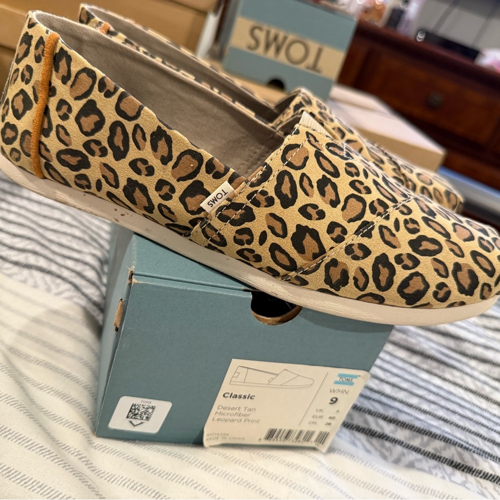 Toms Classic Canvas Leopard Print Slip-ons Sz 9